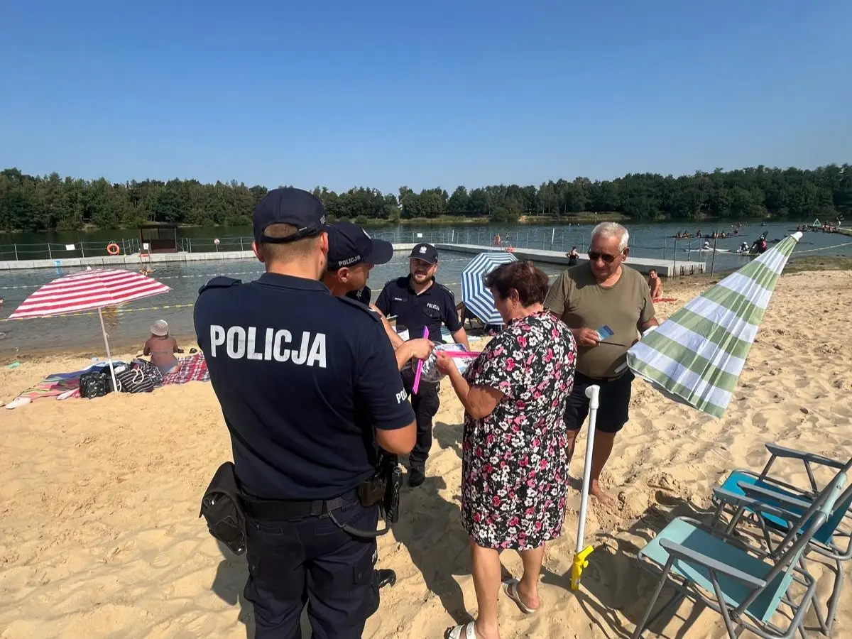 Edukacja profilaktyczna policjantów nad wodą