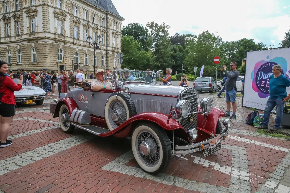 Kolejna edycja rajdu zabytkowych samochodów w Bielsku-Białej