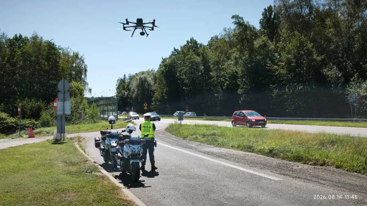 Kolejne kontrole dronem w Bielsku-Białej w ramach akcji 'Bezpieczny Pieszy'