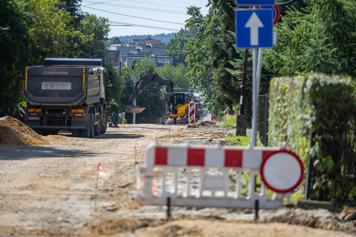 Postępy w rozbudowie ulicy Akademii Umiejętności w Bielsku-Białej